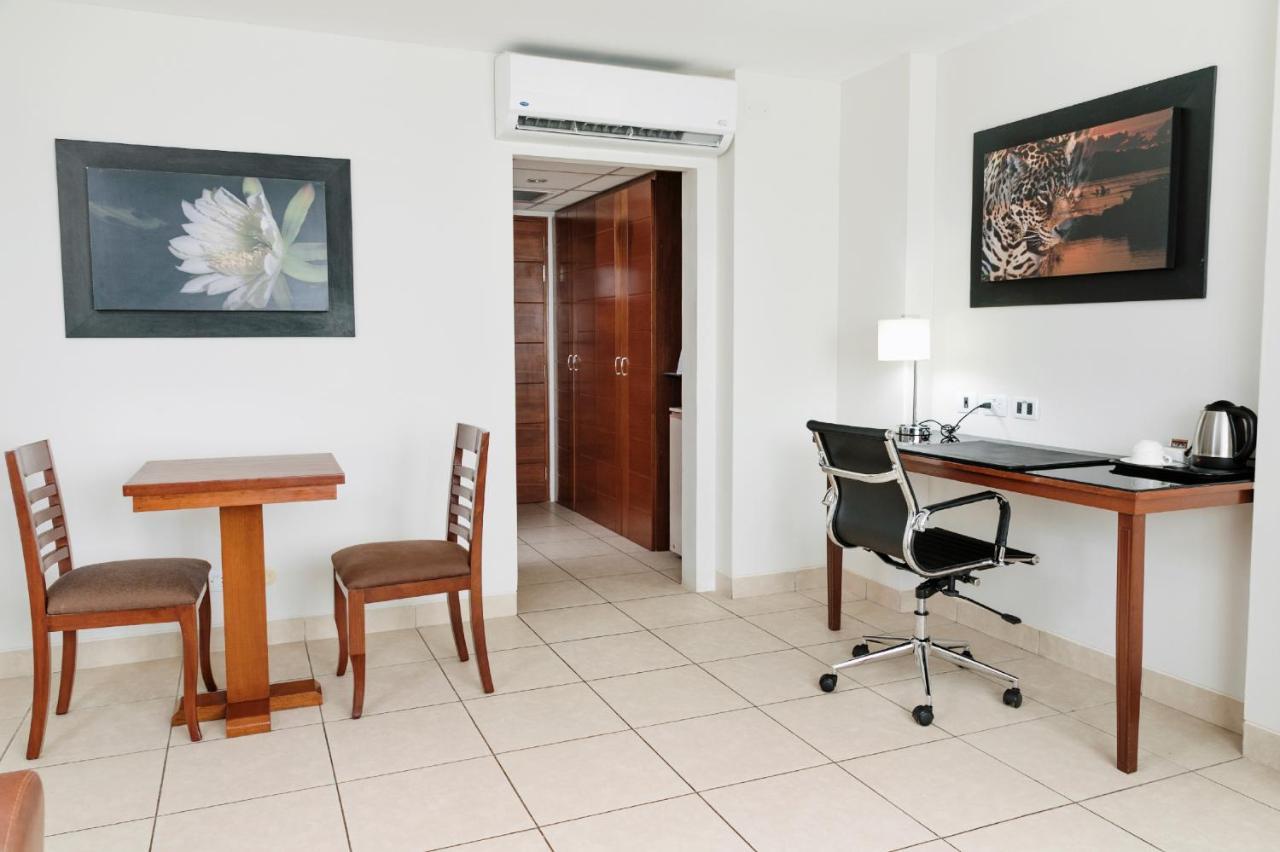 Wyndham Costa Del Sol Pucallpa Eksteriør bilde A room at the hotel