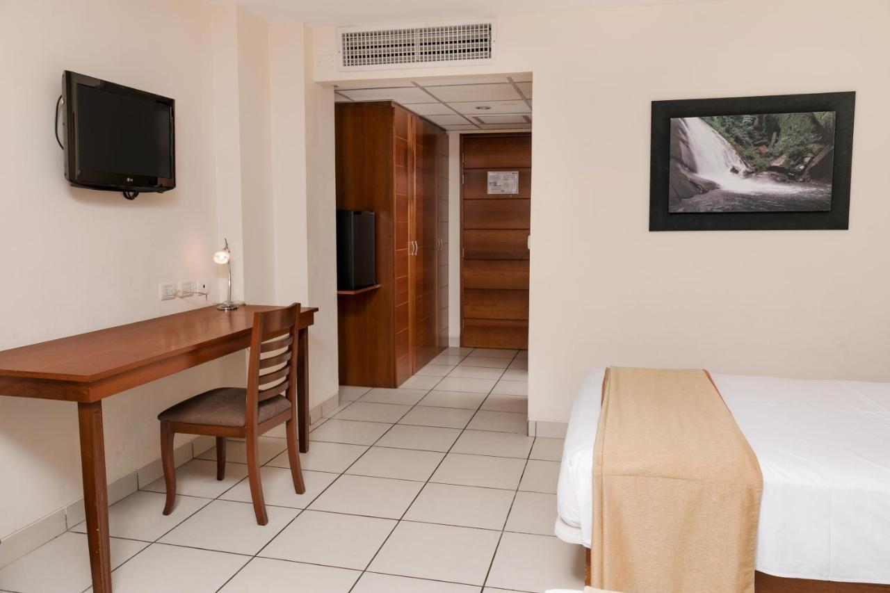 Wyndham Costa Del Sol Pucallpa Eksteriør bilde A room at the hotel