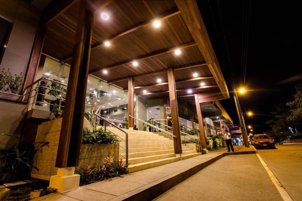 Wyndham Costa Del Sol Pucallpa Eksteriør bilde The main entrance of the hotel