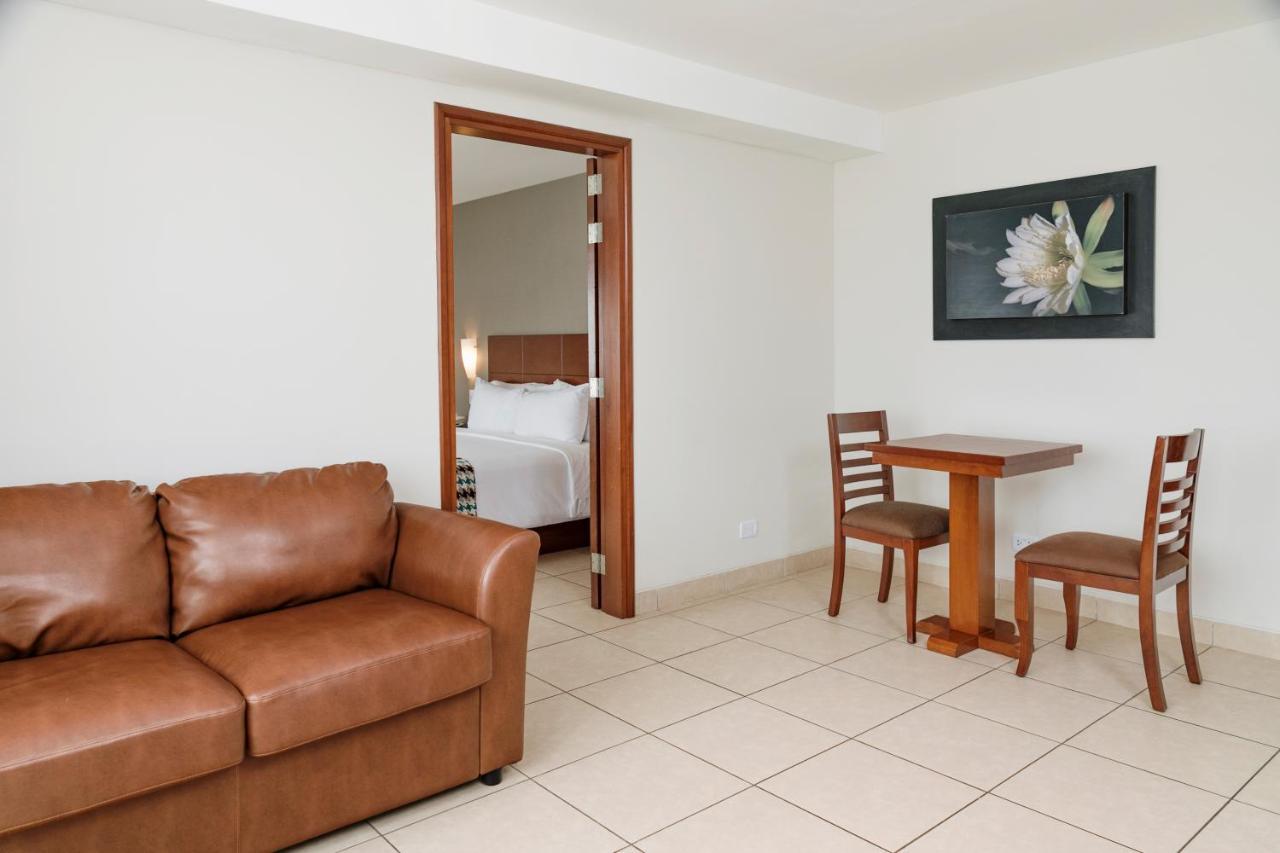 Wyndham Costa Del Sol Pucallpa Eksteriør bilde Suite
